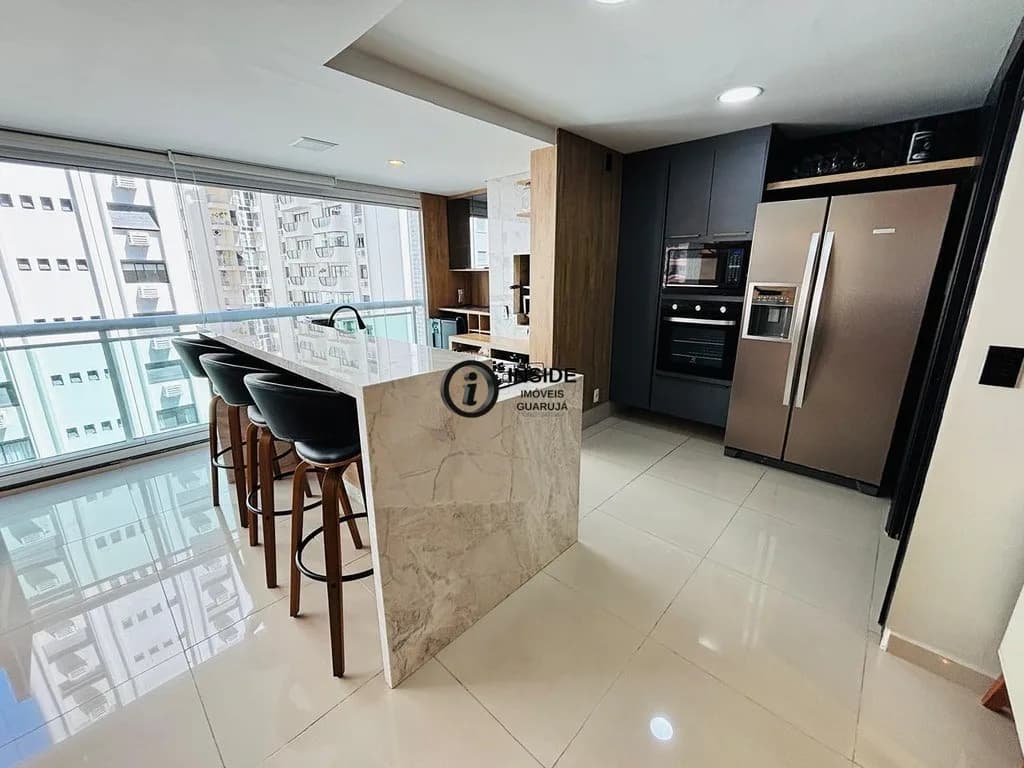 Apartamento com 3 quartos e varanda no guarujá - Apartamento em Pitangueiras SP