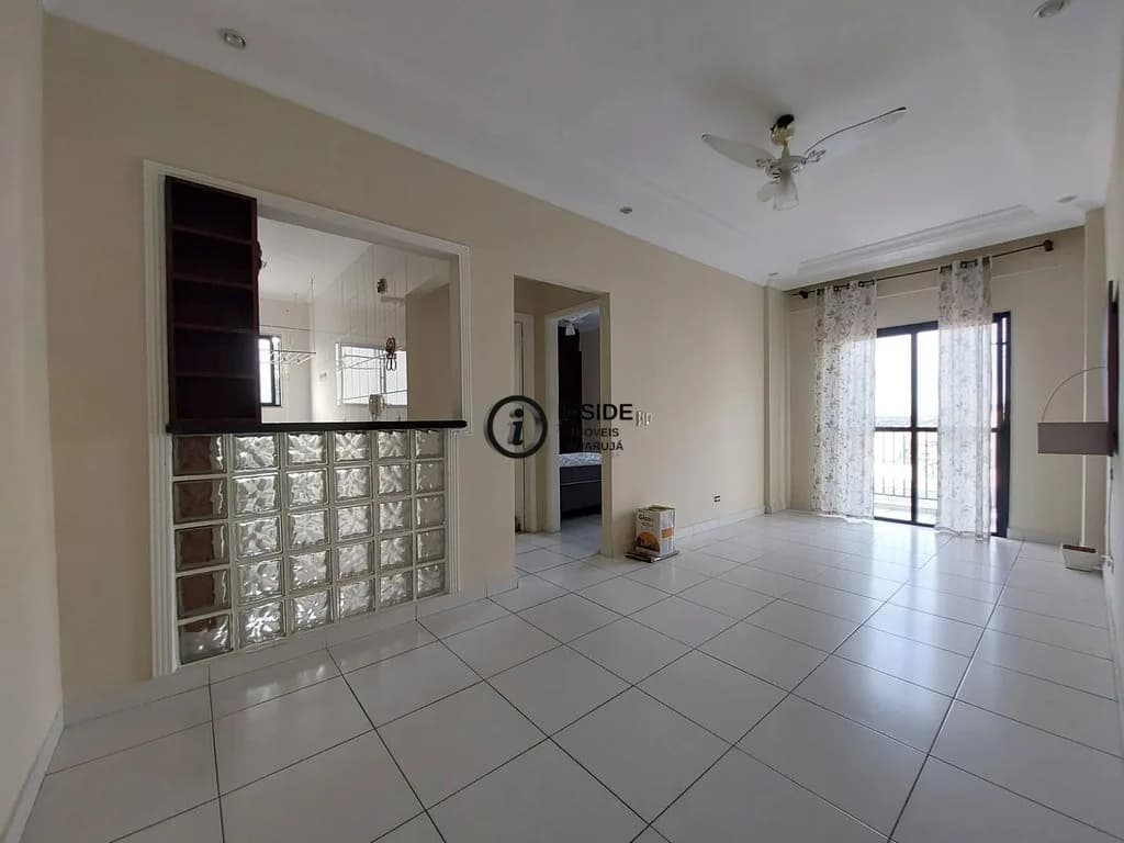 Apartamento semimobiliado em condomínio com lazer - Apartamento em Enseada SP