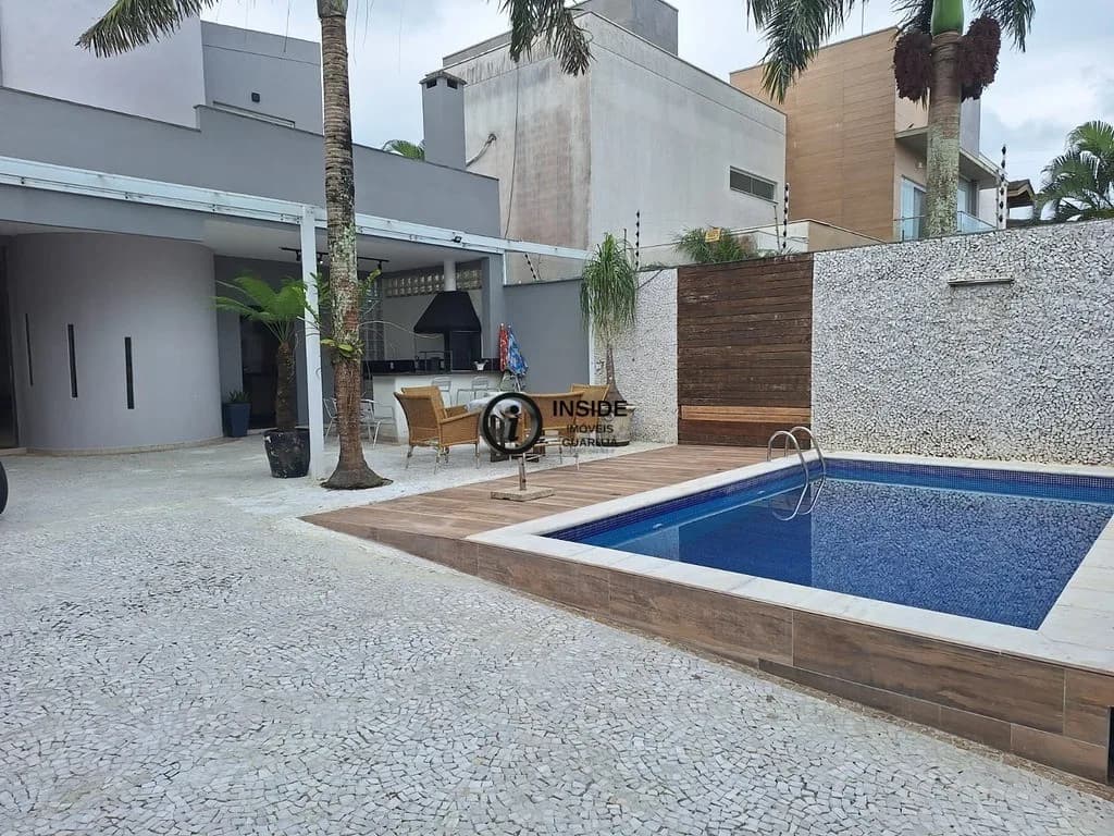 Casa 100m do mar , piscina 5 suites. - Casa em Enseada SP