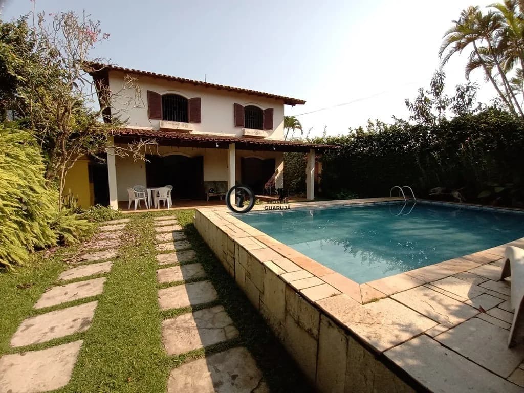 Casa com piscina e 4 quartos, praia de pernambuco - Casa em Praia do Pernambuco SP