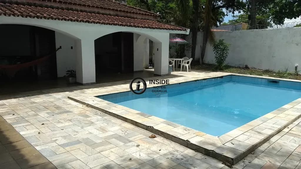 Casa com piscina praia da enseada - Casa em Enseada SP