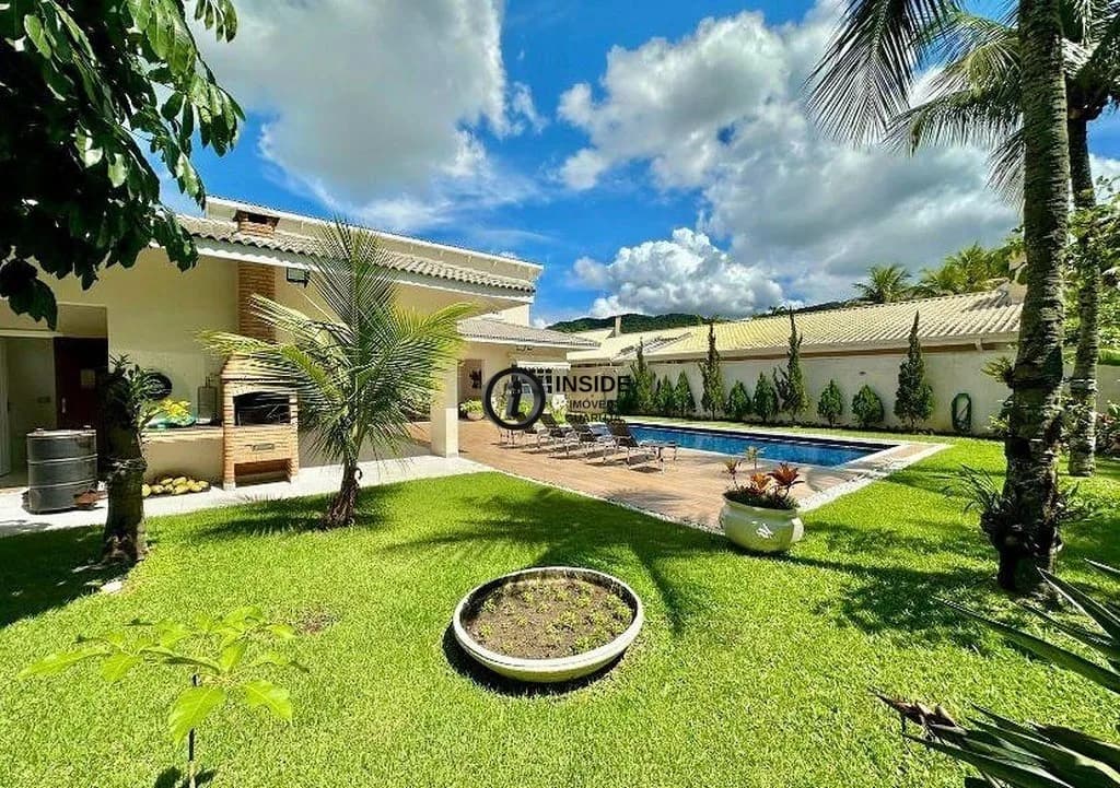 Casa Térrea reformada com piscina e 5 suítes - Casa em Jardim Acapulco SP