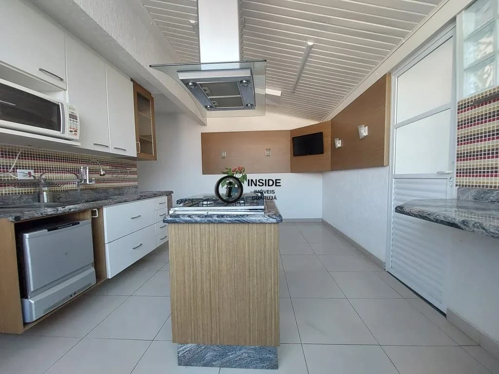 Cobertura com área gourmet na praia da enseada - Apartamento em Enseada SP
